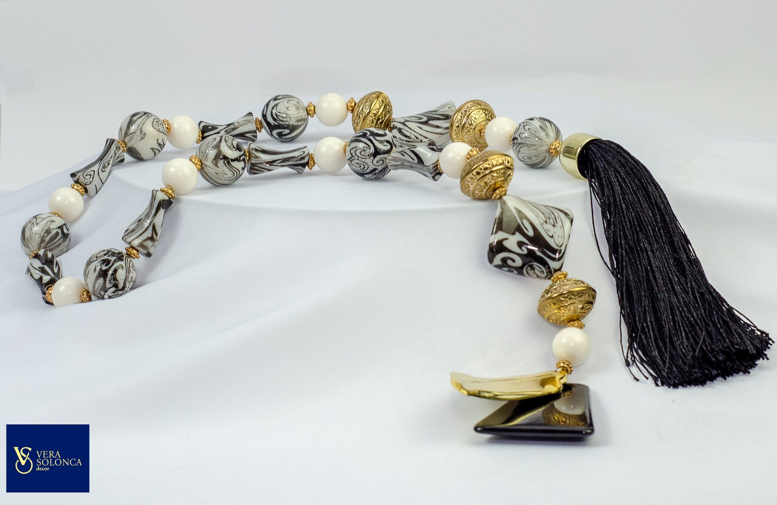 Colar de mesa Arabesco aberto preto e branco - Image 3