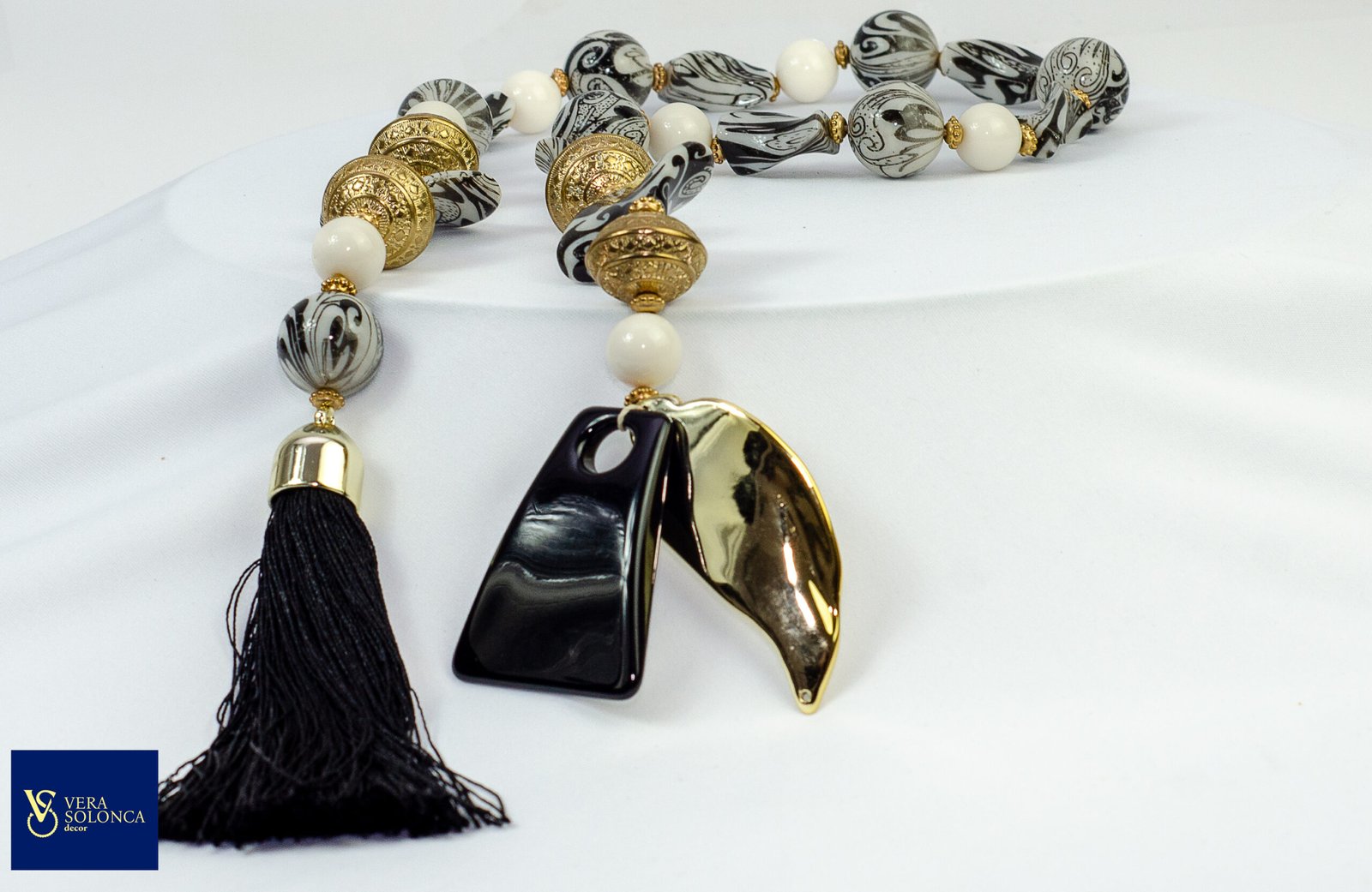 Colar de mesa Arabesco aberto preto e branco - Image 5